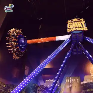 Giant Swing à Trans Studio Bandung — © Trans Studio Bandung