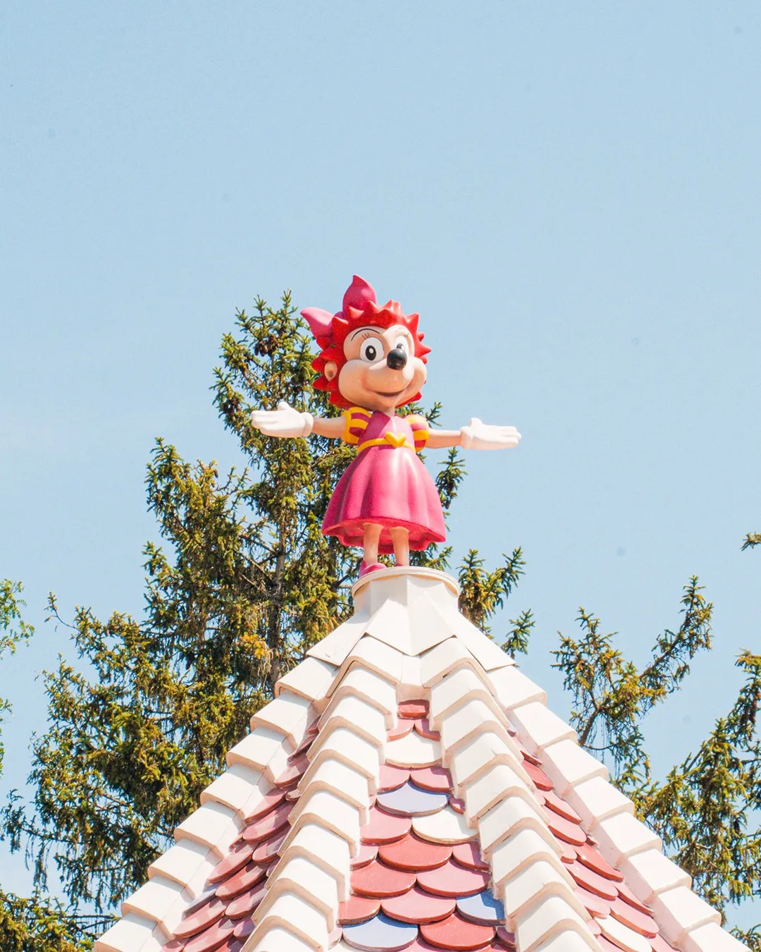Le décor illustré de la Confiserie de Niglotte – © Nigloland