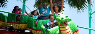 Manège familial à Santa Cruz Beach Boardwalk — © Santa Cruz Beach Boardwalk