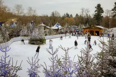 Winter Efteling 2026 : patinoire couverte, chenille nostalgique et nouveau spectacle Cirque Miragio