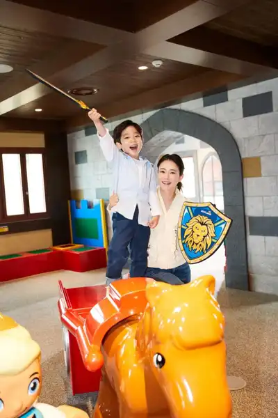 DUPLO Play – Royal Stables