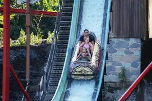 Wild Waterval, le parcours de bûches à Avonturenpark Hellendoorn — © Avonturenpark Hellendoorn